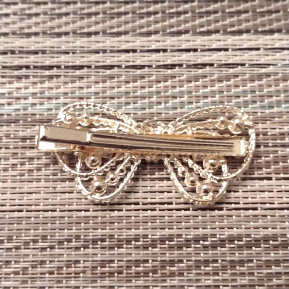 Butterfly 🦋 Faux Pearls Hair Clip - Picture 2 of 2